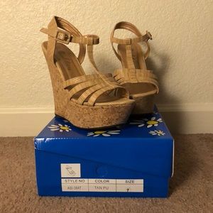 Women’s Tan Wedges Size 7